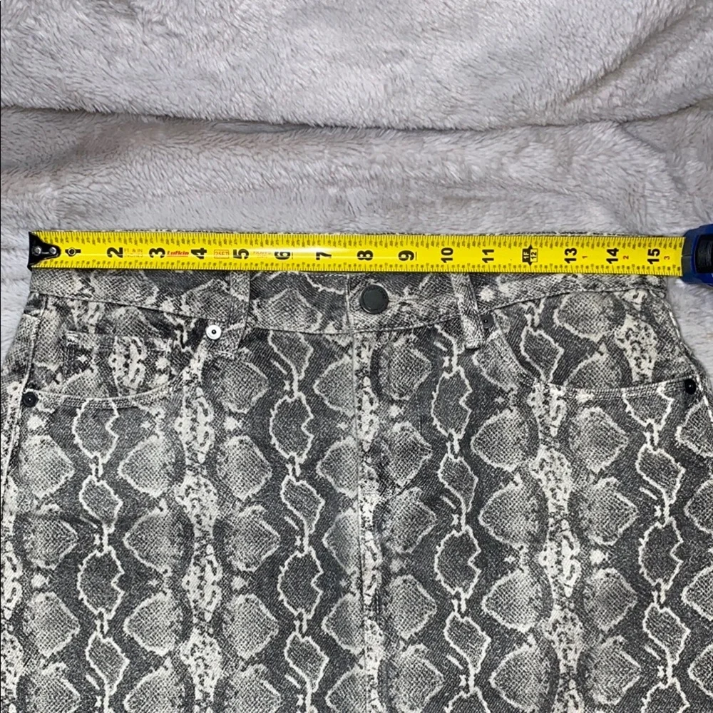 Blank NYC Gray Snake Print Mini Pencil Skirt